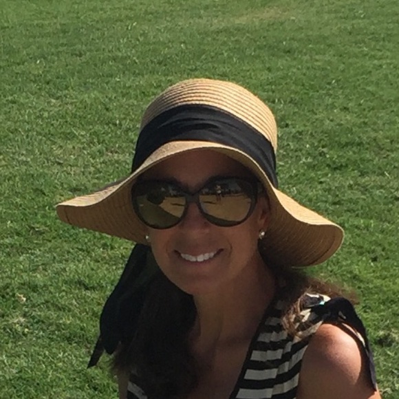 Meet your Posher, Karen - Picture 1 of 1